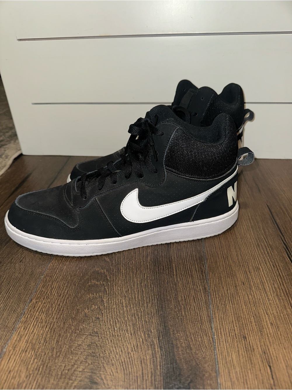Nike Court Borough Mid. Black and White Sneakers